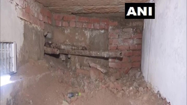 A tunnel discovered at the Delhi Legislative Assembly and It connects to the Red Fort