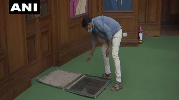 A tunnel discovered at the Delhi Legislative Assembly and It connects to the Red Fort