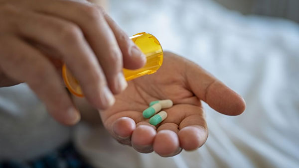 డ్రగ్స్ కేసులో జోరుగా కొనసాగుతున్న దర్యాప్తు .. తెలుగు రాష్ట్రాలపై డీఆర్ ఐ అధికారుల ఫోకస్ డ్రగ్స్ కేసులో జోరుగా కొనసాగుతున్న దర్యాప్తు .. తెలుగు రాష్ట్రాలపై డీఆర్ ఐ అధికారుల ఫోకస్