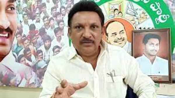 ఫ్లెక్సీ ఏర్పాటుపై వైసీపీ నేతల ఫైర్.. ఎస్పీకి ఫిర్యాదు