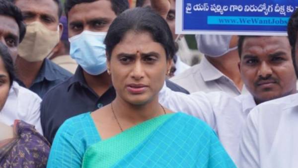 నిరుద్యోగ సమస్య పరిష్కారం కోసం కేసీఆర్ పై ఒత్తిడి తెస్తున్న షర్మిల నిరుద్యోగ సమస్య పరిష్కారం కోసం కేసీఆర్ పై ఒత్తిడి తెస్తున్న షర్మిల