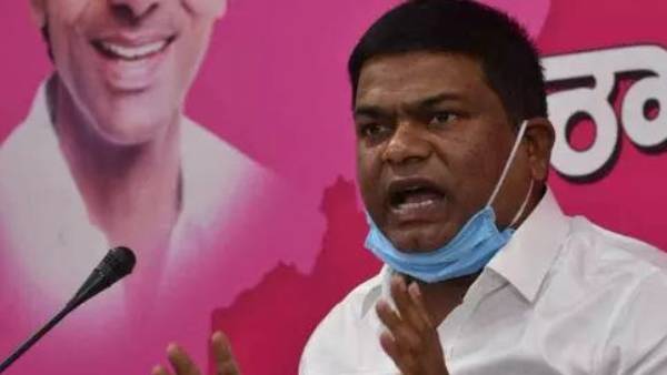 టిఆర్ఎస్ పార్టీ డేటాతో మాట్లాడితే రేవంత్ రెడ్డి నోటి తీటతో మాట్లాడతాడు టిఆర్ఎస్ పార్టీ డేటాతో మాట్లాడితే రేవంత్ రెడ్డి నోటి తీటతో మాట్లాడతాడు