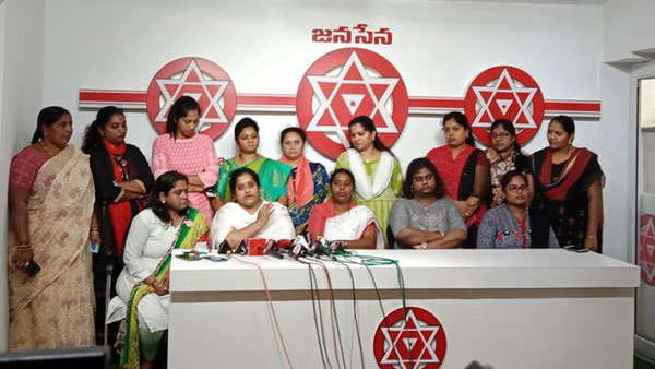 పోసాని కృష్ణ మురళి అచ్చోసిన ఆంబోతులా మాట్లాడుతున్నాడు