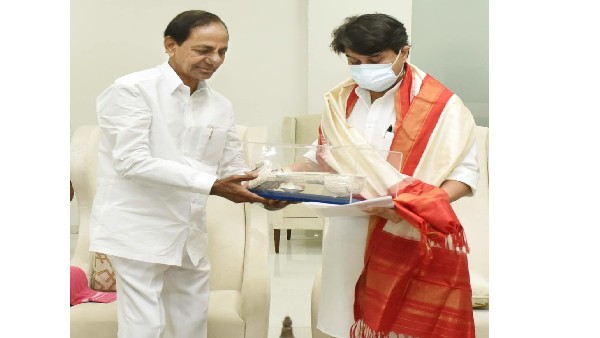 తెలంగాణలో ఆరు విమానాశ్రయాల ఏర్పాటుకు హామీ