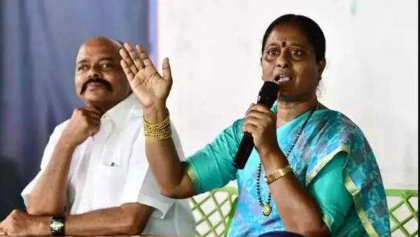 1995 లో జరిగిన ఆ చరిత్ర కోరలు ఇప్పటి రాజకీయాలను కరుస్తూనే ఉన్నాయన్న వర్మ 1995 లో జరిగిన ఆ చరిత్ర కోరలు ఇప్పటి రాజకీయాలను కరుస్తూనే ఉన్నాయన్న వర్మ