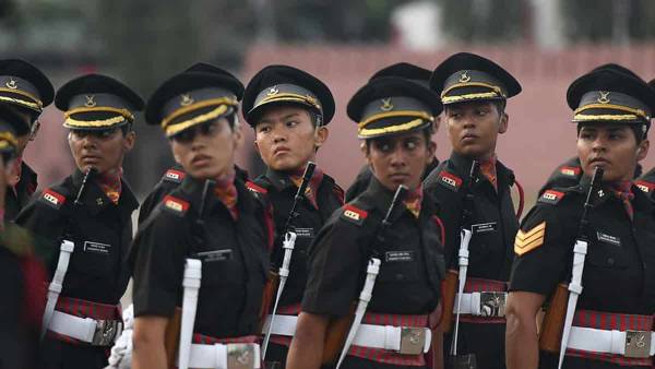 సైనిక దళాలలో మహిళలకు స్థానం .. సుప్రీం కు చెప్పిన కేంద్రం సైనిక దళాలలో మహిళలకు స్థానం .. సుప్రీం కు చెప్పిన కేంద్రం