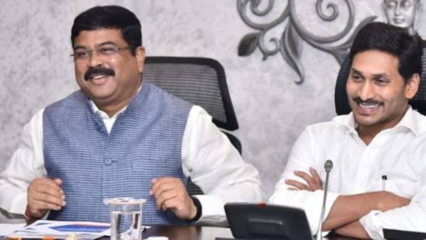 జగన్ కు ధర్మేంద్ర ప్రధాన్ ఆఫర్ ఇదే జగన్ కు ధర్మేంద్ర ప్రధాన్ ఆఫర్ ఇదే