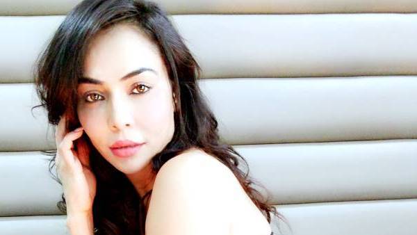  ఆంటీ ఇంటికి వెళ్లిన నటి