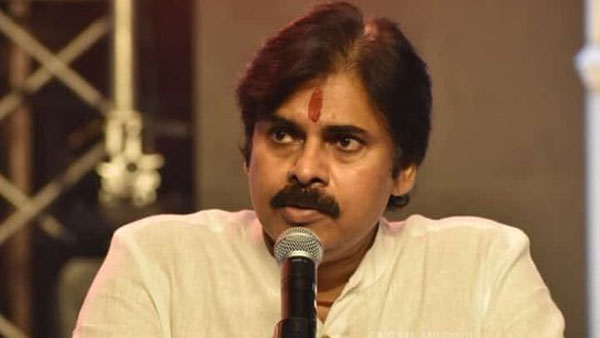 పవన్ ఇండస్ట్రీలో మద్దతు లభించలేదా