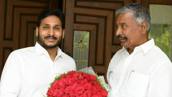పిలిచి మరీ అభినందన.. పిలిచి మరీ అభినందన..