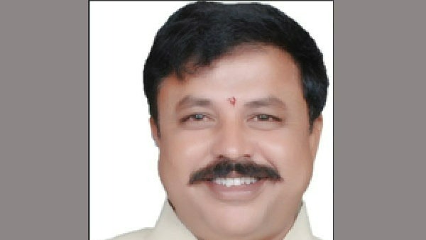 విశాఖ ఏజెన్సీలో తమను అక్రమంగా అరెస్ట్ చేసి తెల్ల కాగితాలపై సంతకాలు చేయించారు 