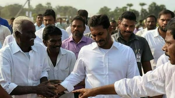 జగన్ పక్కాగా..తండ్రి ఇమేజ్ ఓన్ చేసుకుంటూ..