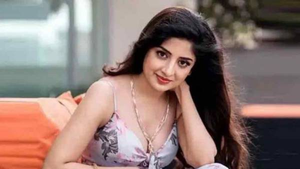 ట్వీట్లతో తెర పైకి పూనం కౌర్