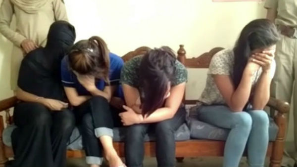 లాడ్జ్ లో సీక్రేట్ సొరంగం లాడ్జ్ లో సీక్రేట్ సొరంగం