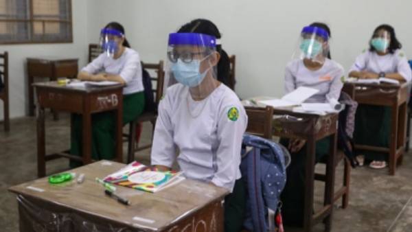 ఏటూరు నాగారంలోనూ ముగ్గురు టీచర్లకు కరోనా