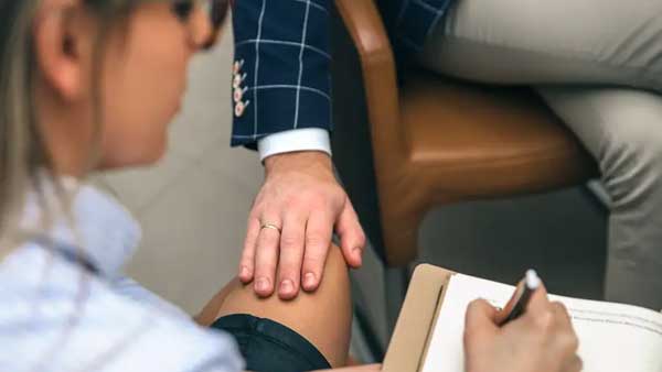 ప్రియురాలికి ఆర్థిక సహాయం, పడకసుఖం