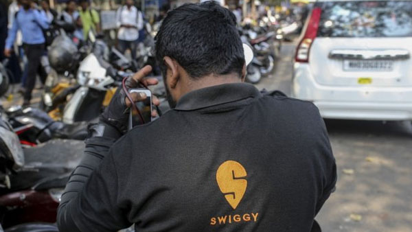 స్విగ్గీ ఆర్డర్ తయారీలో జాప్యం చేశారని రెస్టారెంట్ సిబ్బందితో స్విగ్గీ డెలివరీ ఏజెంట్ గొడవ