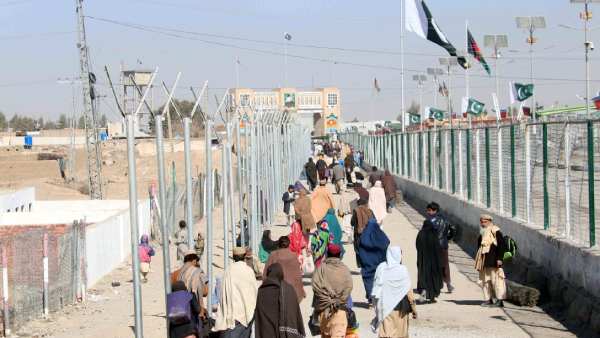 రోజుల తరబడి శిబిరాల్లో.. రోజుల తరబడి శిబిరాల్లో..