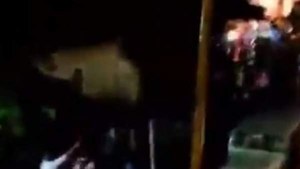 కొప్పర్రులో వైసీపీ కార్యకర్తల వీరంగం.. టీడీపీ మహిళా నేత ఇంటిపై దాడి కొప్పర్రులో వైసీపీ కార్యకర్తల వీరంగం.. టీడీపీ మహిళా నేత ఇంటిపై దాడి