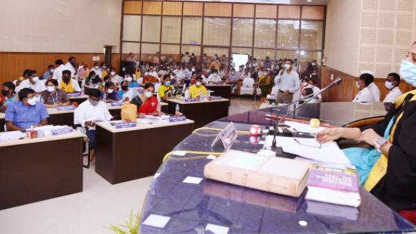  వైసీపీ ఫిరాయింపుల రాజకీయం