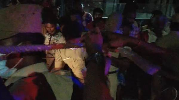 ఇంటి నుంచి బయటకు పిలిపించిన లేడీ