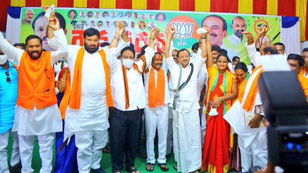 కేంద్రం వేల కోట్ల రూపాయలు ఇచ్చినా : కేంద్రమంత్రి
