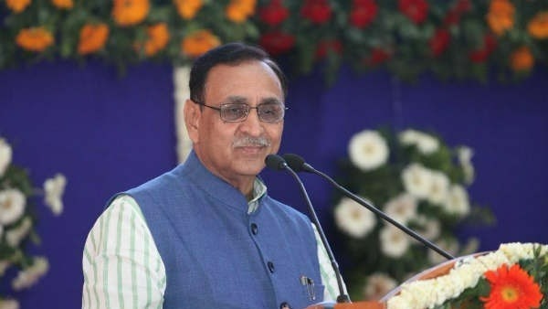 ఆకస్మికంగా గుజరాత్ సీఎం రాజీనామా
