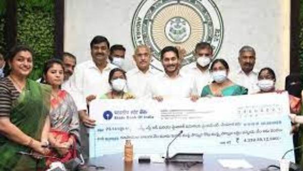 పనికిరాని పథకాలతో జనం సోమరిపోతులుగా పనికిరాని పథకాలతో జనం సోమరిపోతులుగా