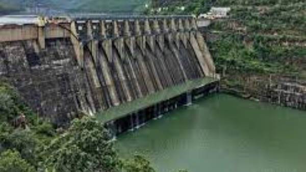 ఏపీ నీటి వినియోగాన్ని, రాయలసీమ ప్రాజెక్ట్ ను టార్గెట్ చేస్తూ తెలంగాణా వాదన