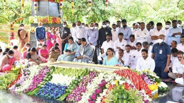 ఒకే చోట..కానీ గ్యాప్ కంటిన్యూ.. ఒకే చోట..కానీ గ్యాప్ కంటిన్యూ..