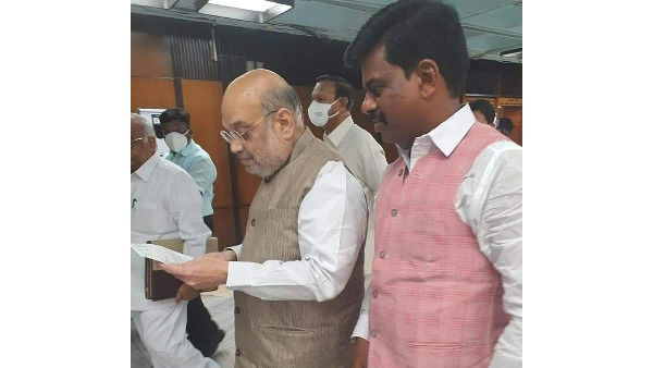 ఎంపీ మాధవ్ వినతి పత్రం ఎంపీ మాధవ్ వినతి పత్రం