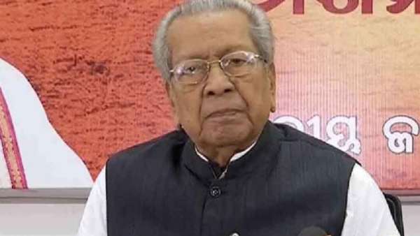 గవర్నర్ పేరు ఎలా ప్రస్తావిస్తారు