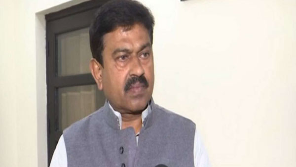 ఆశిష్ మిశ్రా ఉన్నారని, కొడుకు తప్పించే పనిలో మంత్రి ఉన్నాడని ఆరోపణ ఆశిష్ మిశ్రా ఉన్నారని, కొడుకు తప్పించే పనిలో మంత్రి ఉన్నాడని ఆరోపణ