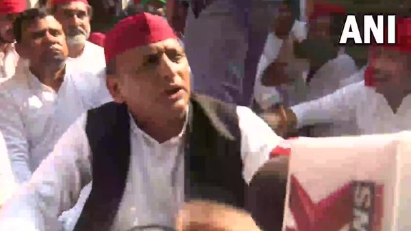 అఖిలేష్ అరెస్ట్.. 