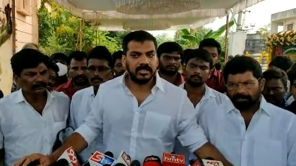 రాష్ట్రం విడిచి పారిపోయింది బాబు, అతని కొడుకే..