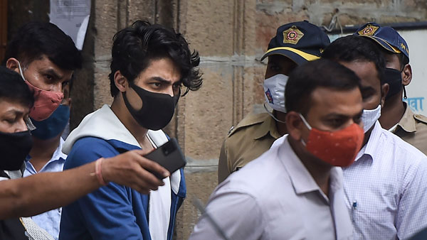 ఆర్యన్ ను కేసు నుండి తప్పించటానికి ఎన్సీబీతో కిరణ్ గోసావి డీల్ .. ఖండించిన గోసావి