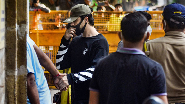 క్రూయిజ్ షిప్ డ్రగ్స్ కేసులో ఈవెంట్ ఆర్గనైజర్స్ ను అరెస్ట్ చేసిన ఎన్సీబీ