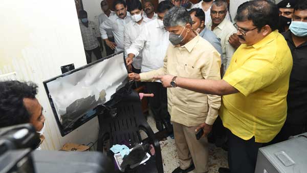 పట్టాభి ఎపిసోడ్ పై ఢిల్లీకి బాబు పట్టాభి ఎపిసోడ్ పై ఢిల్లీకి బాబు