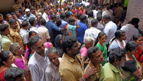 ఇల్లంతకుంట మండలంలో గజ్వేల్ మార్కెట్ చైర్మన్ ను అడ్డుకున్న గ్రామస్తులు