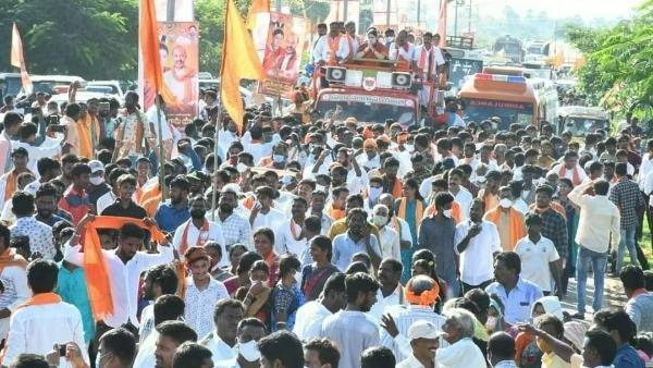 బండి సంజయ్ సీఎం సీఎం అంటూ అభిమానుల నినాదాలు బండి సంజయ్ సీఎం సీఎం అంటూ అభిమానుల నినాదాలు