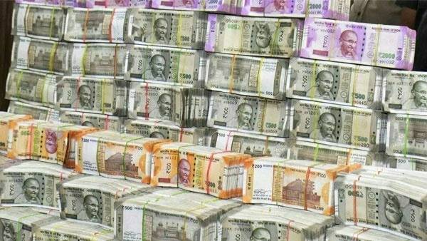 IT Authorities revealed that rs 550 cr blcok money found in Hetero and rs 142 cr seized IT Authorities revealed that rs 550 cr blcok money found in Hetero and rs 142 cr seized