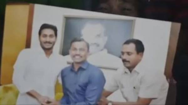  ఈ రోజుకీ తమను బెదిరిస్తున్నారు.. వారిని అరెస్ట్ చెయ్యకుంటే సూసైడ్ చేసుకుంటాం