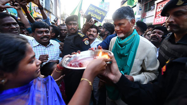 ఇక ప్రజల్లోనే ఉండాలని చంద్రబాబు నిర్ణయం ఇక ప్రజల్లోనే ఉండాలని చంద్రబాబు నిర్ణయం