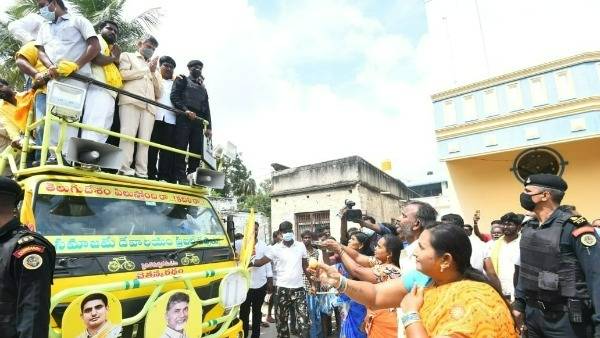 రెండో రోజూ కుప్పంలో కొనసాగిన ఫ్లెక్సీల చించివేత రగడ 