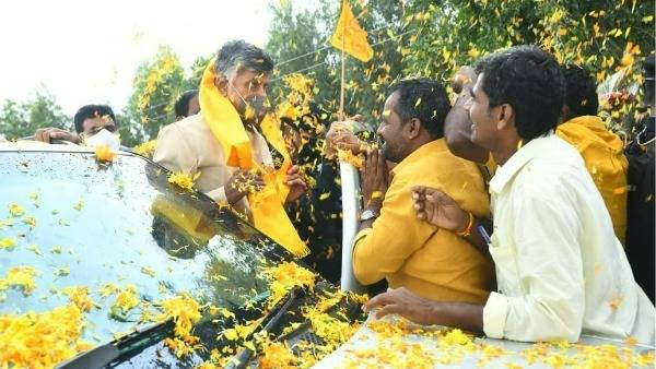 చర్యలు తీసుకోమంటే టీడీపీపై దాడులు, కేసులు: చంద్రబాబు ఫైర్