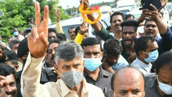చంద్రబాబు కుప్పం పర్యటనలో ఫ్లెక్సీల చించివేతపై టీడీపీ నేతల ఆగ్రహం 