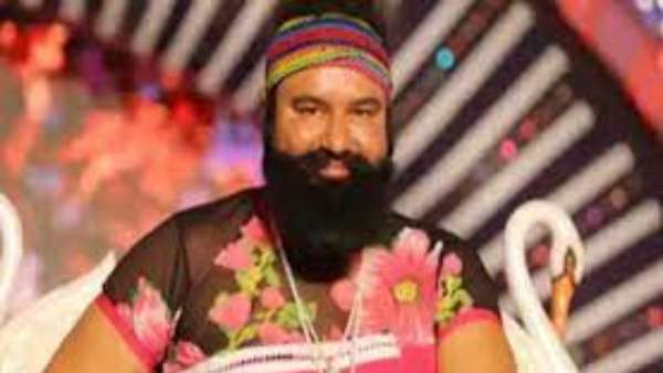  జీన్స్ ప్యాంట్ లు, నీ షర్టులు, నల్ల అద్దాలు