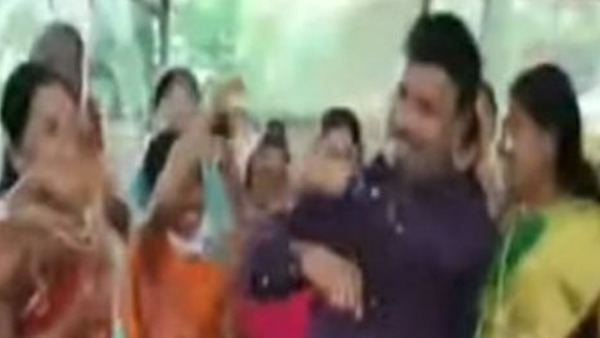 కుడితిలో పడ్డట్టు