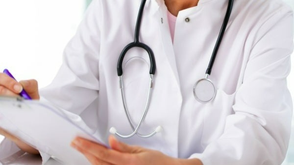 రాళ్లకు బదులు ఏకంగీ కిడ్నీనే తొలగించిన వైద్యుడు