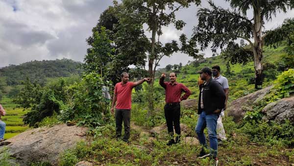 స్థానికులతో కలిసి గంజాయి క్షేత్రాలపై పోలీసుల దాడులు
